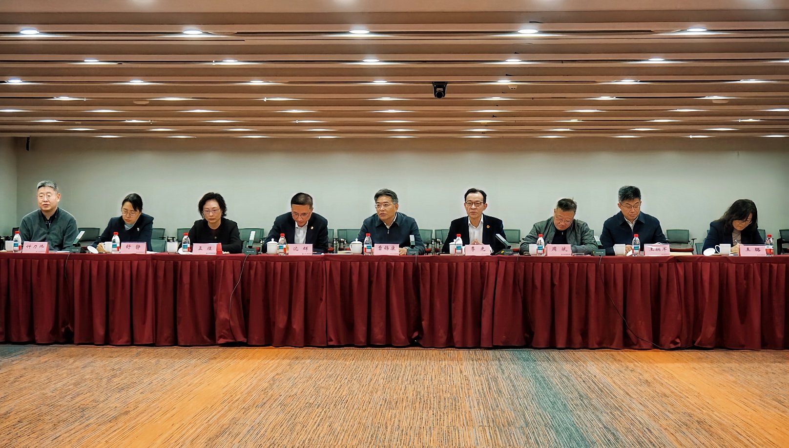 可按栏目接着查阅相关条目